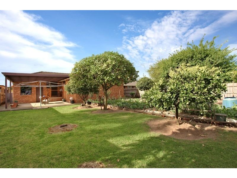 38 Dearing Avenue, Cranbourne VIC 3977