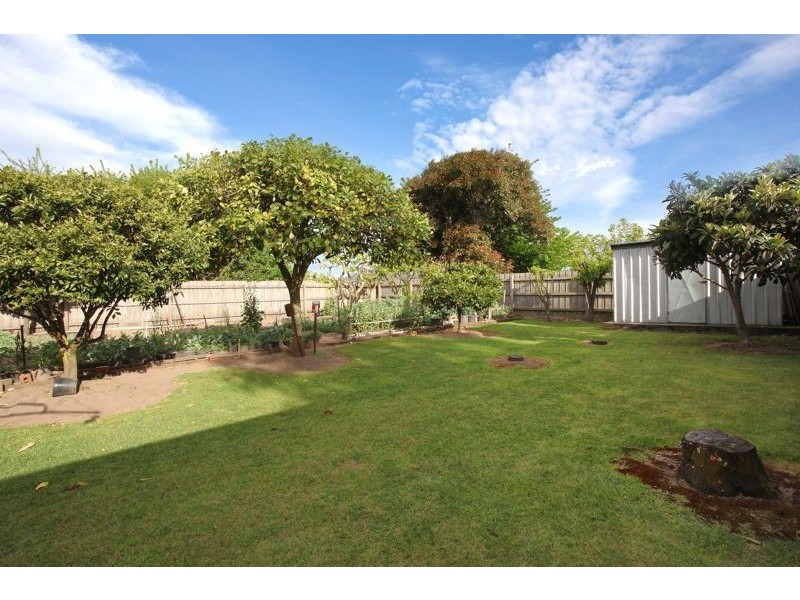 38 Dearing Avenue, Cranbourne VIC 3977