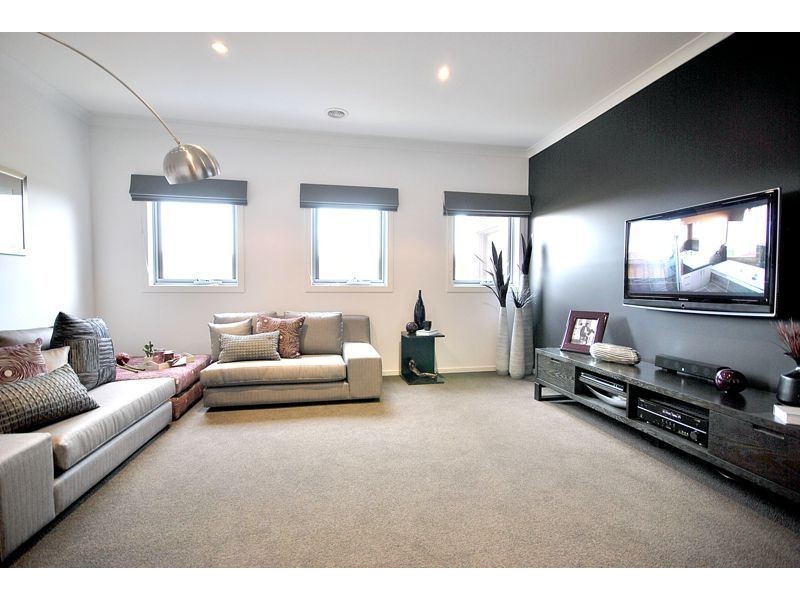 34 Wild Scotchman Way, Cranbourne East VIC 3977