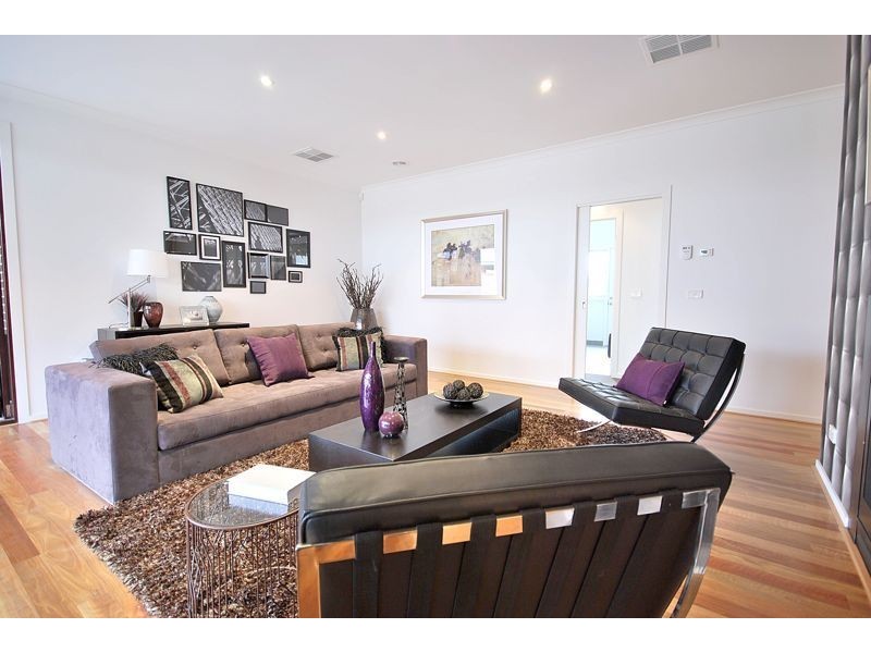34 Wild Scotchman Way, Cranbourne East VIC 3977