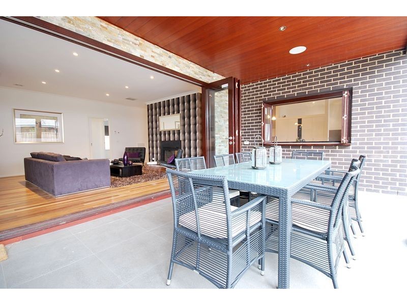 34 Wild Scotchman Way, Cranbourne East VIC 3977
