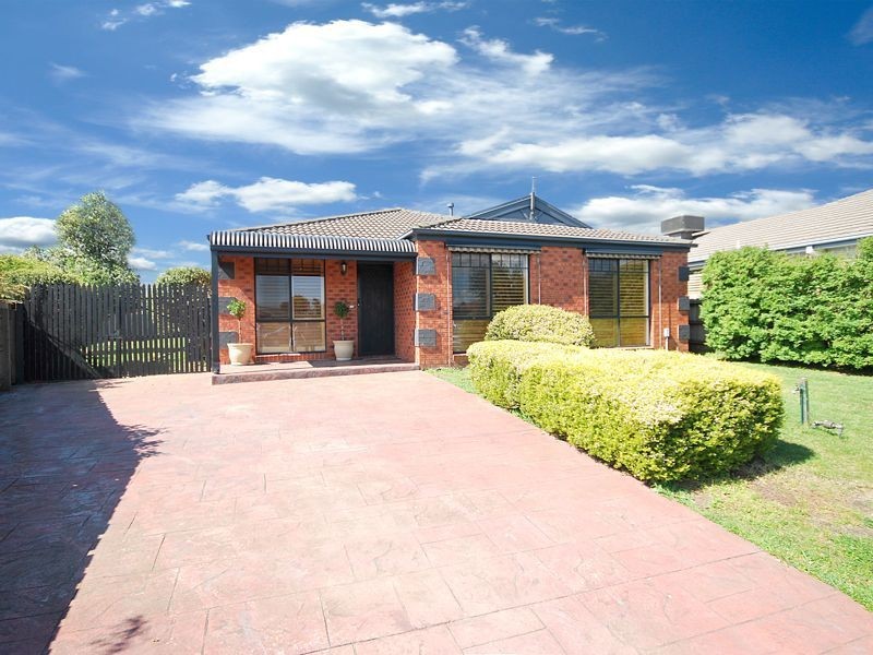 5 Dianne Court, Cranbourne North VIC 3977