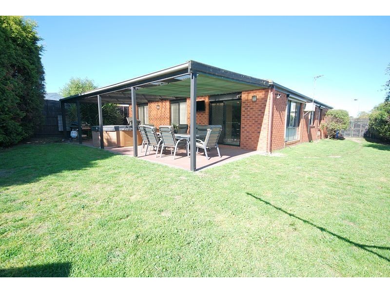 5 Dianne Court, Cranbourne North VIC 3977