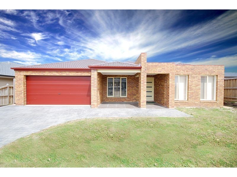 27 Flash Dan Drive, Cranbourne East VIC 3977