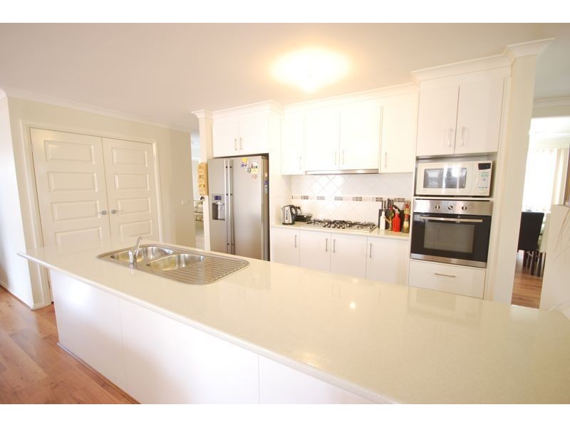 27 Flash Dan Drive, Cranbourne East VIC 3977