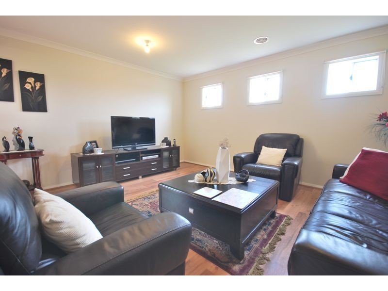 27 Flash Dan Drive, Cranbourne East VIC 3977
