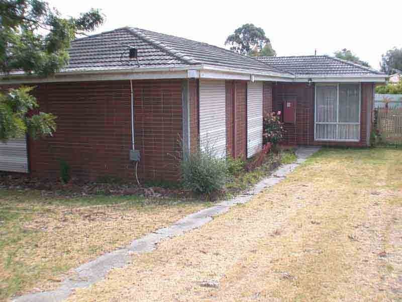 19 Fairbairn Road, Cranbourne VIC 3977