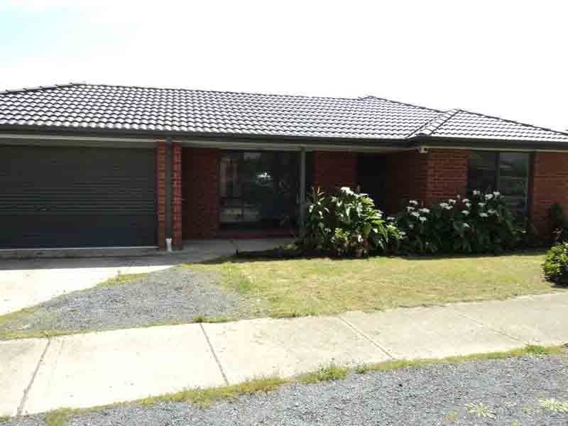 34 Fairhaven Blvd, Cranbourne VIC 3977