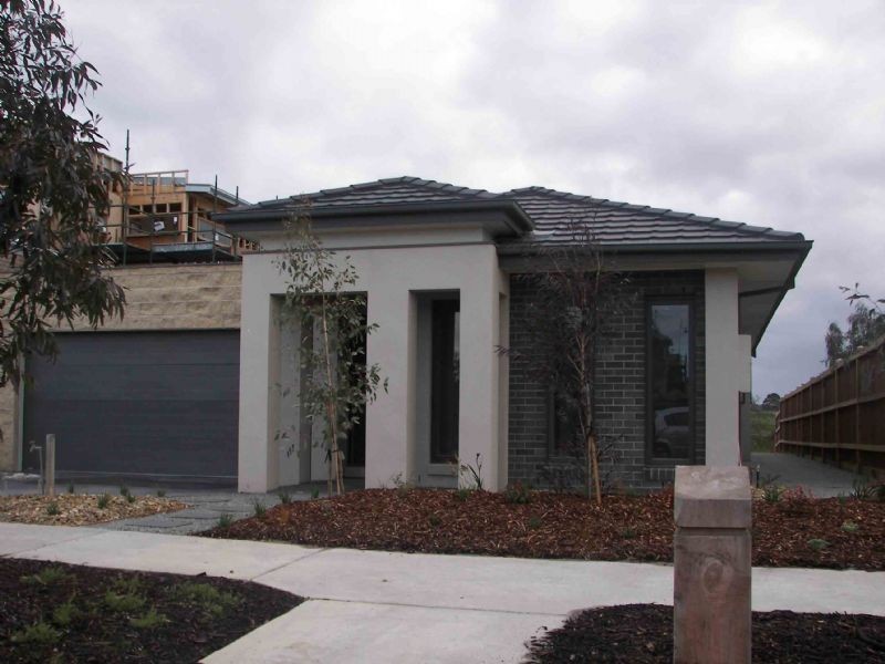 12 Waterhouse Way, Cranbourne North VIC 3977