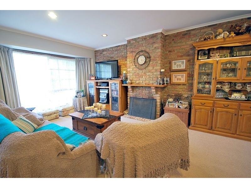 77 Waverely Park Drive, Cranbourne North VIC 3977