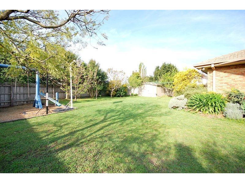 77 Waverely Park Drive, Cranbourne North VIC 3977