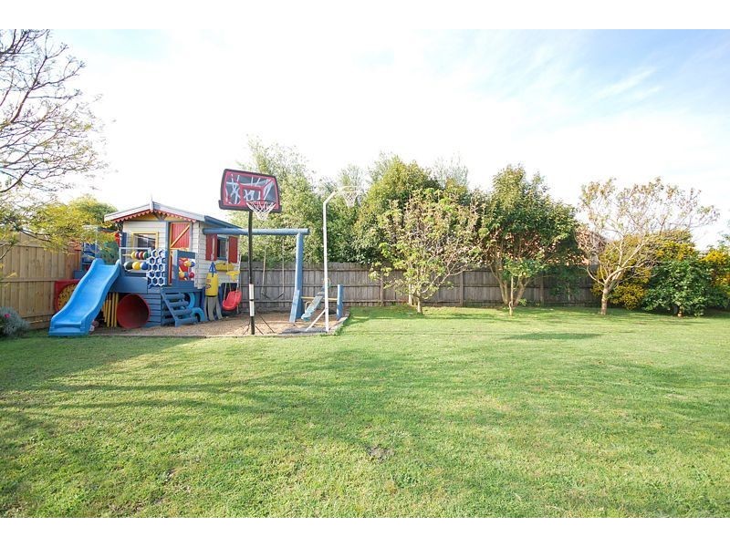 77 Waverely Park Drive, Cranbourne North VIC 3977