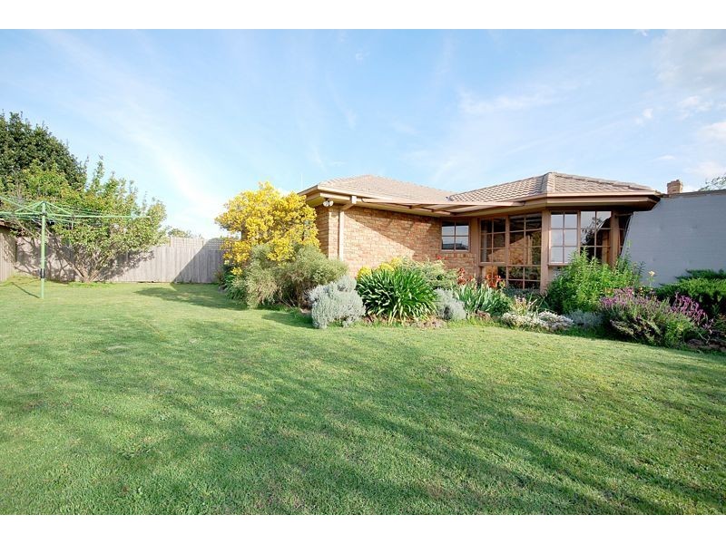 77 Waverely Park Drive, Cranbourne North VIC 3977