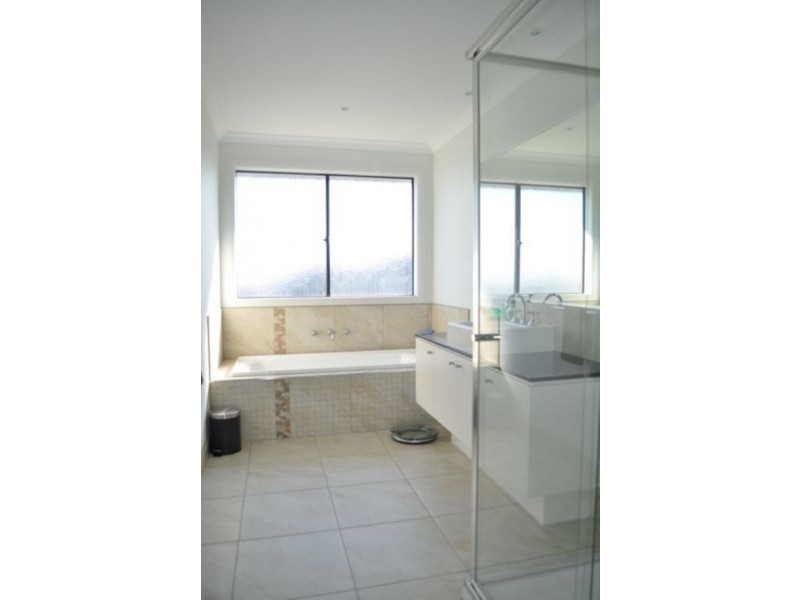 33  Waterhouse Way, Cranbourne South VIC 3977