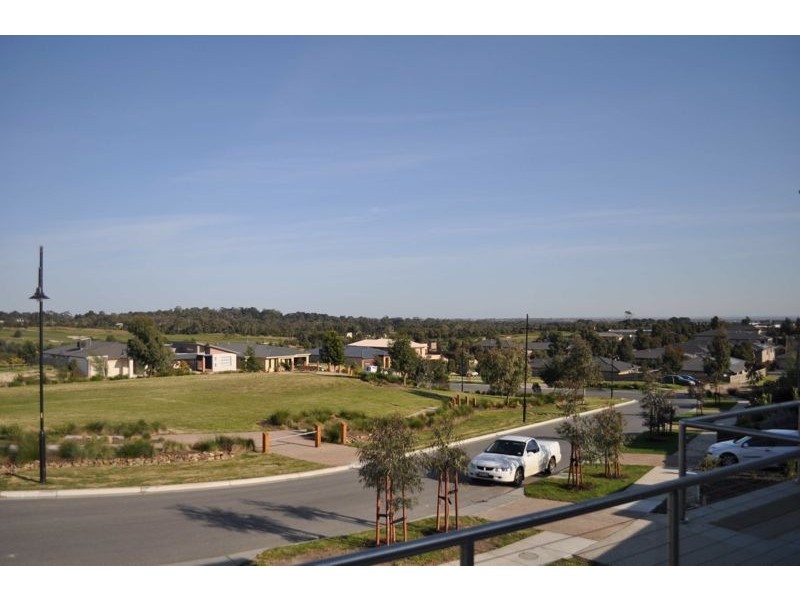 33  Waterhouse Way, Cranbourne South VIC 3977
