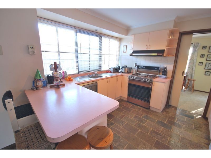 6 Lamont Crescent, Cranbourne VIC 3977