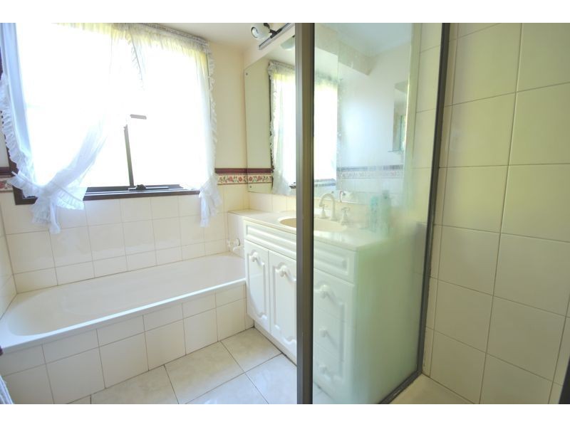 6 Lamont Crescent, Cranbourne VIC 3977