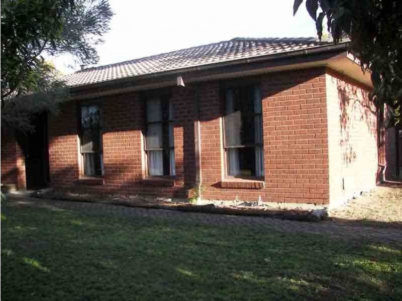 6 Giles Court, Cranbourne North VIC 3977