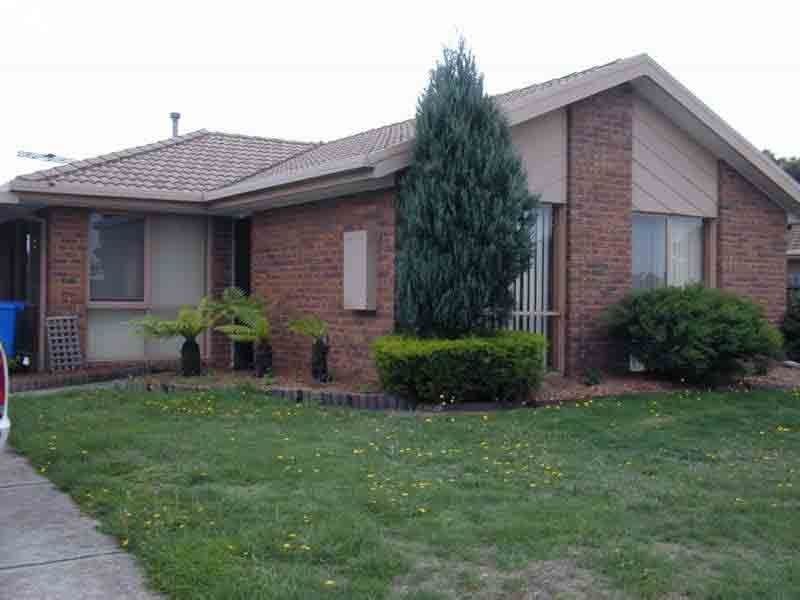 27 Eliza Street, Cranbourne North VIC 3977