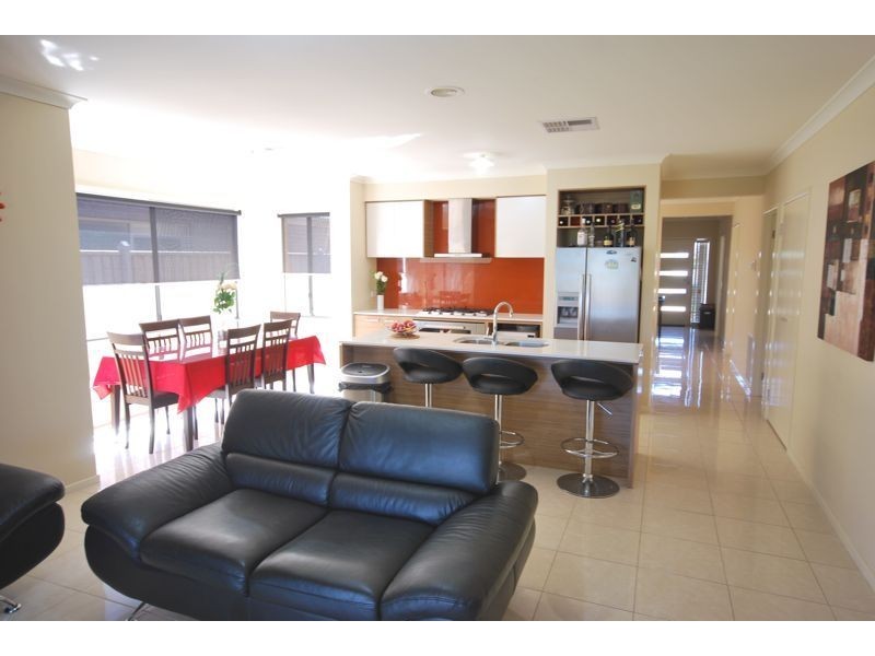 53 Bluemist Circuit, Lyndhurst VIC 3975