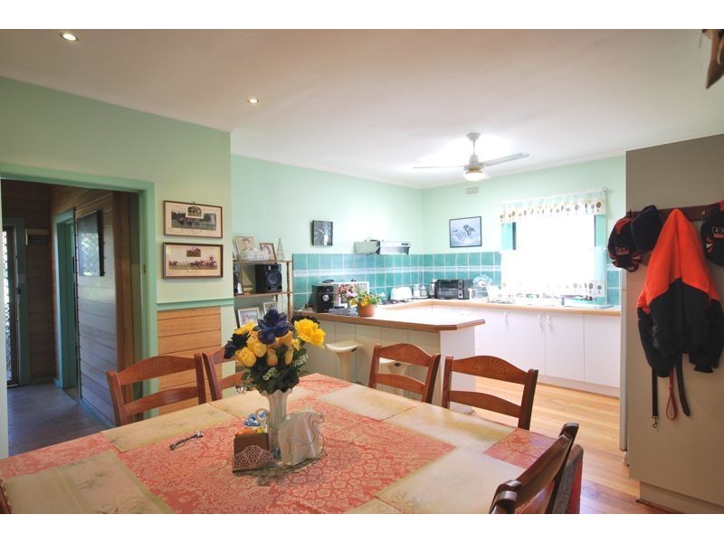 4 McLaren Avenue, Cranbourne VIC 3977