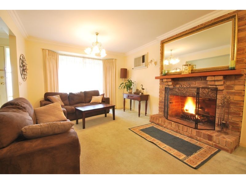 24 Phelan Drive, Cranbourne North VIC 3977