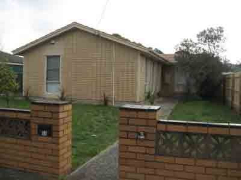 11 Fairbairn Road, Cranbourne VIC 3977