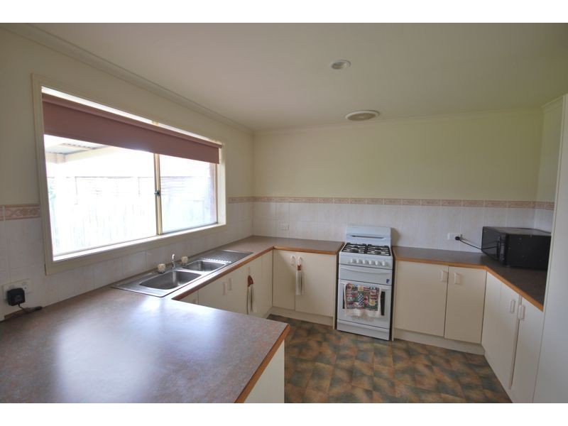75 Scarborough Avenue, Cranbourne West VIC 3977