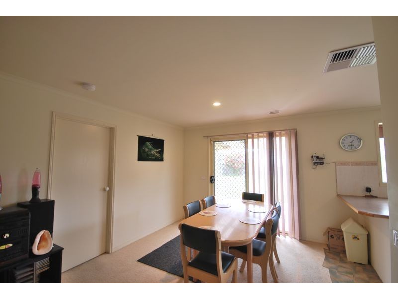 75 Scarborough Avenue, Cranbourne West VIC 3977