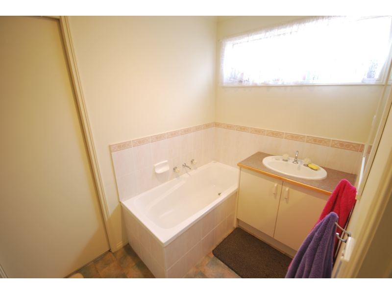 75 Scarborough Avenue, Cranbourne West VIC 3977