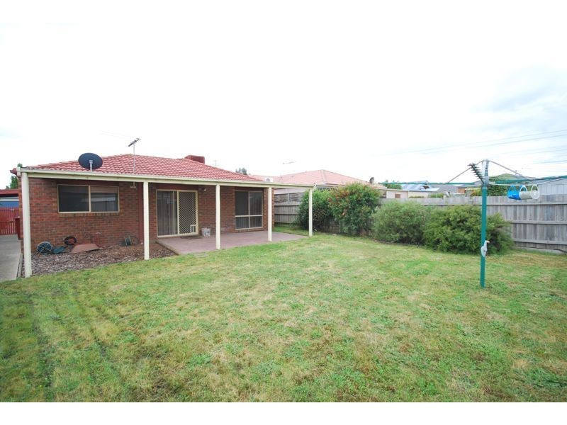75 Scarborough Avenue, Cranbourne West VIC 3977