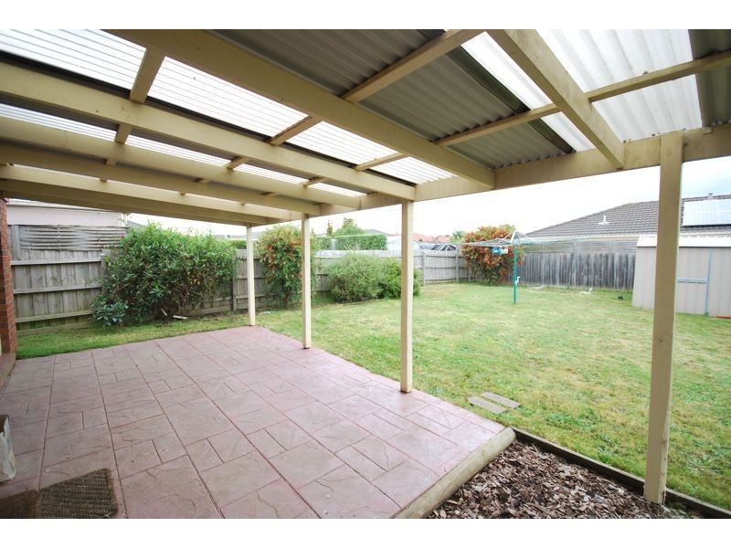 75 Scarborough Avenue, Cranbourne West VIC 3977