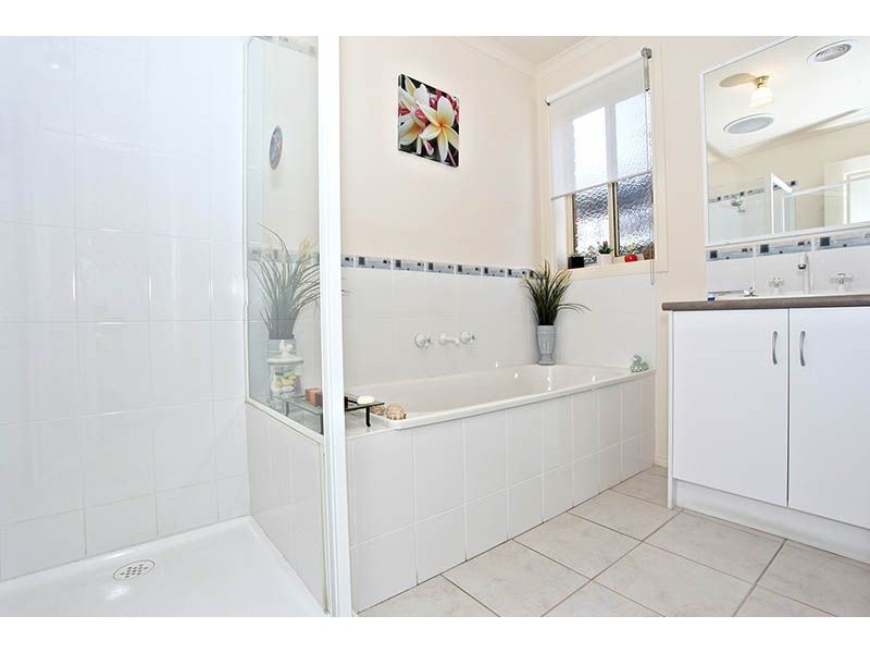 10a Providence Drive, Cranbourne West VIC 3977