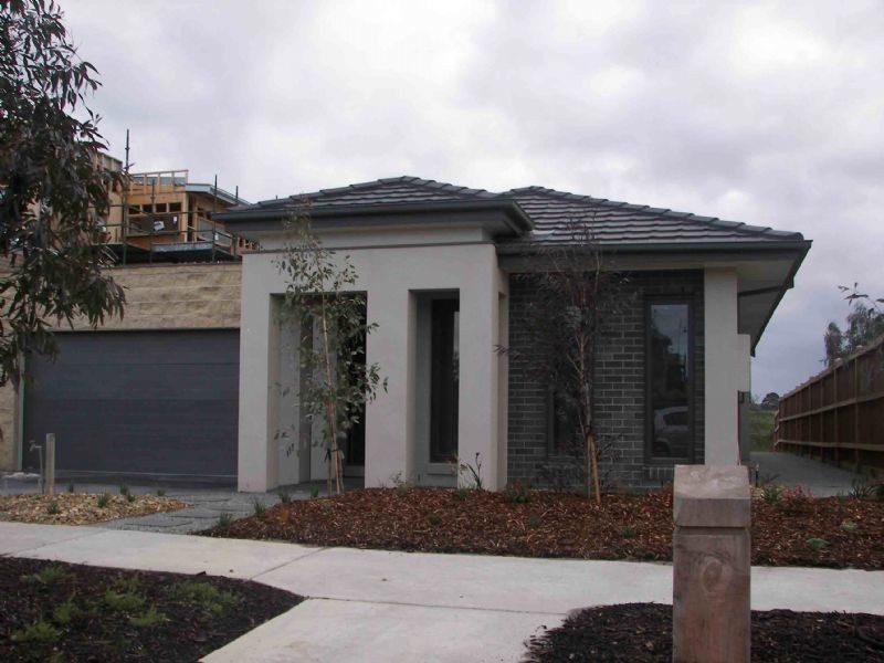 12 Waterhouse Way, Cranbourne South VIC 3977