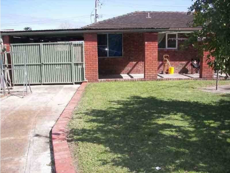 2 McLaren Avenue, Cranbourne VIC 3977