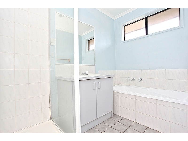 69 Courtenay Avenue, Cranbourne North VIC 3977