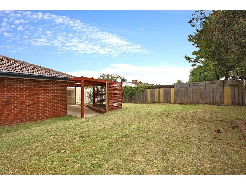 69 Courtenay Avenue, Cranbourne North VIC 3977