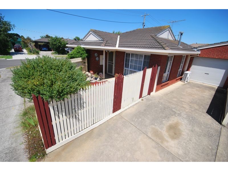 1/3 NAVARRE DRIVE, Cranbourne West VIC 3977