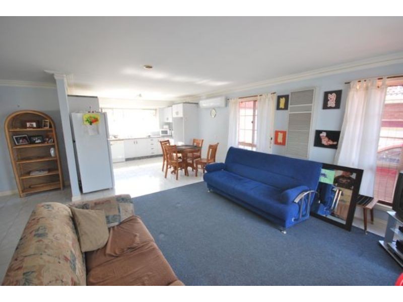 1/3 NAVARRE DRIVE, Cranbourne West VIC 3977