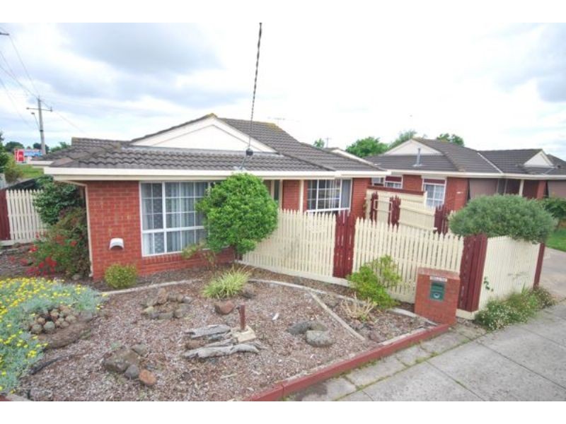 1/3 NAVARRE DRIVE, Cranbourne West VIC 3977