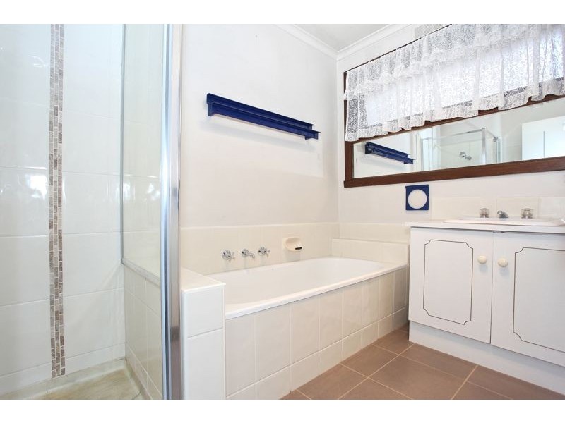 5 Ruffy Drive, Cranbourne VIC 3977