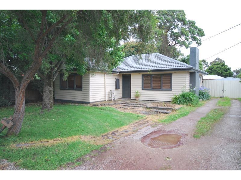19 Dearing Avenue, Cranbourne VIC 3977