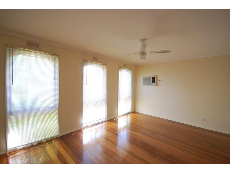 21 Isaac Smith Crescent, Cranbourne VIC 3977