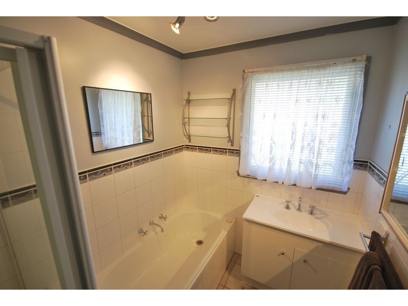 21 Isaac Smith Crescent, Cranbourne VIC 3977