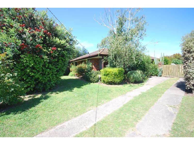 11 Elaine Court, Cranbourne VIC 3977