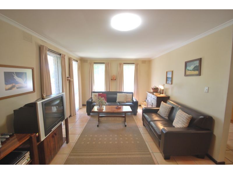 11 Elaine Court, Cranbourne VIC 3977