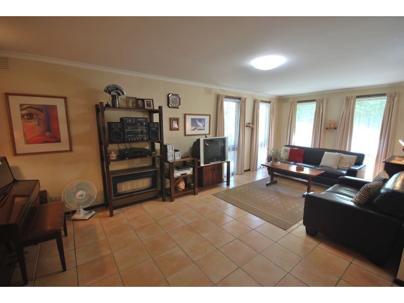 11 Elaine Court, Cranbourne VIC 3977