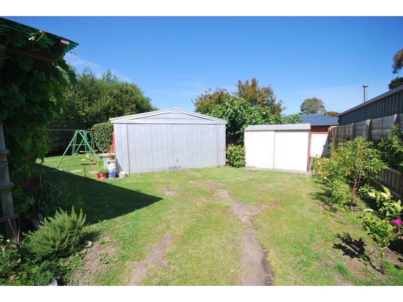 11 Elaine Court, Cranbourne VIC 3977