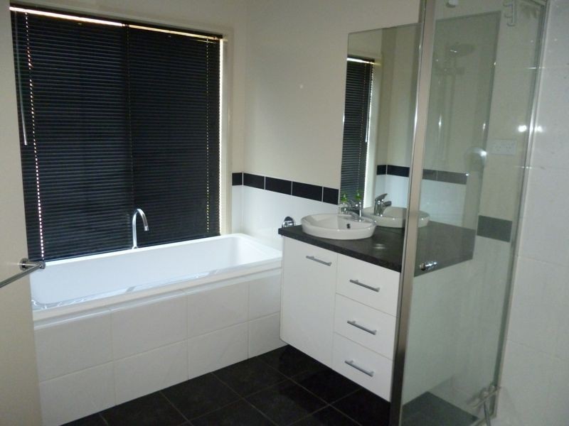 41 Von Nida Drive, Cranbourne North VIC 3977