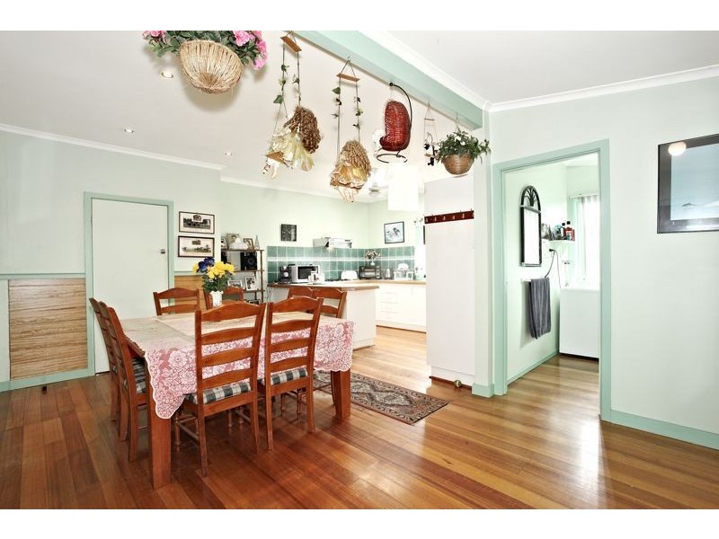 4 McLaren Avenue, Cranbourne VIC 3977